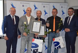 Debiutanci Biznesu 2018 (LigiHalowe.pl) oraz Wyróżniony (Norbi Body Revolution) wraz z przedstawicielami Kapituły Konkursu